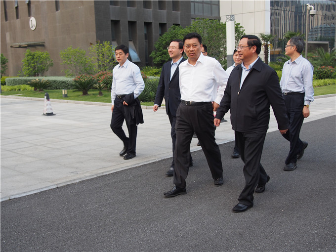 王正喜、周勇與昆山市委書記管愛國舉行工作會談