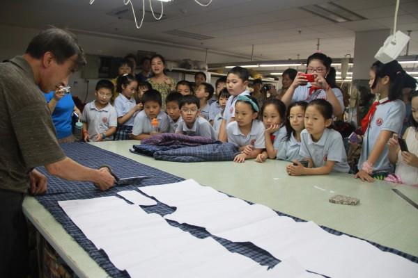 暑期中小學(xué)生參觀(guān)蘇豪股份尋訪(fǎng)“美麗江蘇”