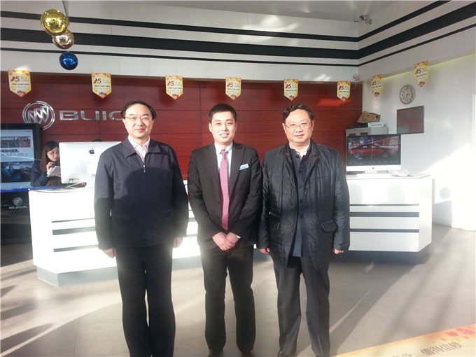 控股集團領導到天泓汽車康泓店看望慰問一線職工