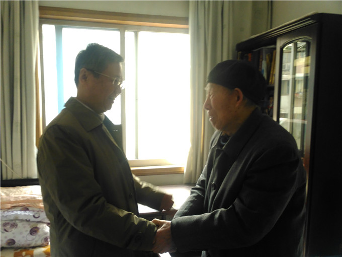 集團(tuán)領(lǐng)導(dǎo)開(kāi)展節(jié)前慰問(wèn)走訪