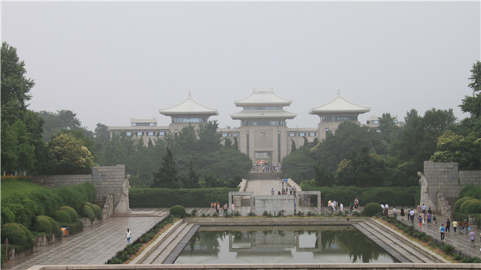 祭英烈 天地同悲 鑄誓言 再抒摯情