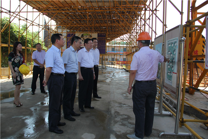 周謙、余亦民赴建設(shè)集團溧水項目送清涼開展“三嚴(yán)三實”專題調(diào)研