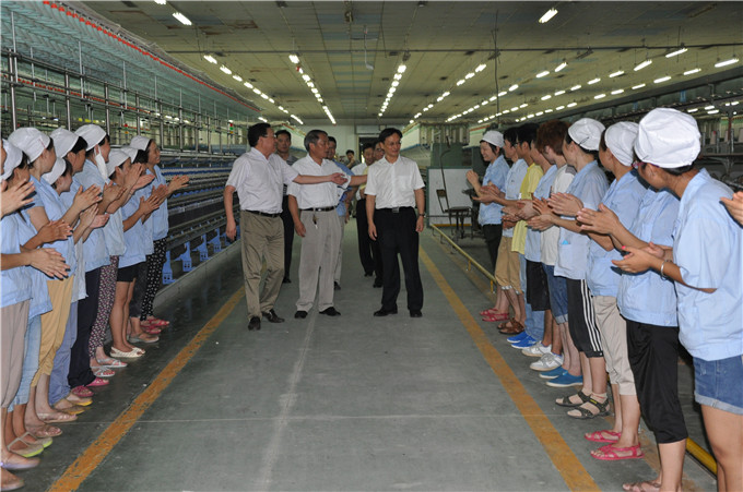 省部屬企事業(yè)工會(huì)趙克忠主任一行赴舒逸慰問(wèn)一線職工