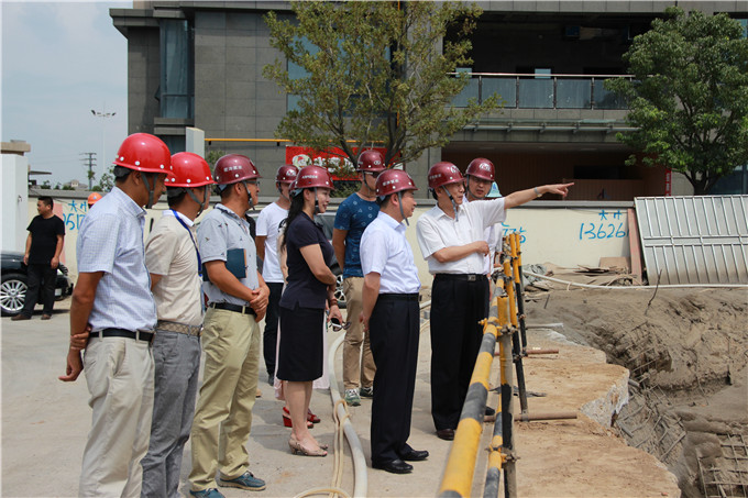 鄒允祥赴愛濤置業(yè)公司開展“三嚴(yán)三實”專題調(diào)研