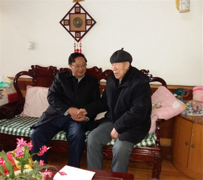 王正喜董事長、周勇總裁慰問老干部