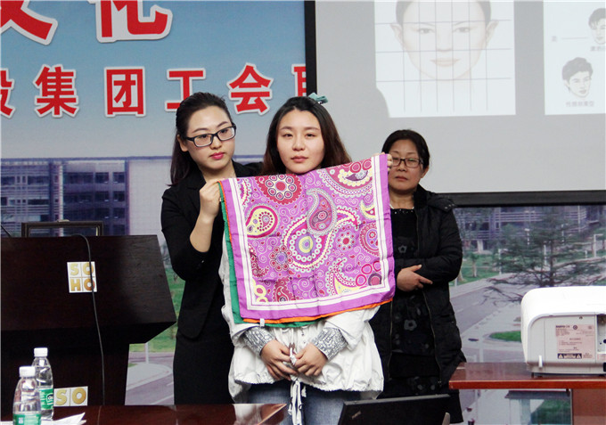 控股集團工會、蘇豪傳媒聯(lián)合舉辦“衣品文化——個人形象管理講座”