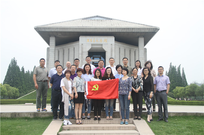 控股集團(tuán)直屬黨委第一、三支部聯(lián)合開展紅色基地組織生活會(huì)