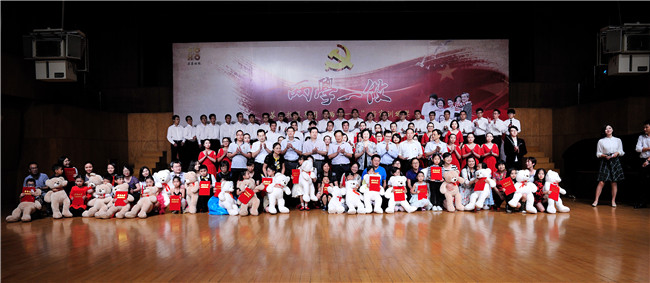 集團(tuán)舉行“兩學(xué)一做”好家訓(xùn)頒獎(jiǎng)暨樹(shù)家風(fēng)親子表演活動(dòng)