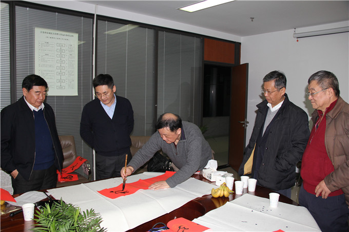 控股集團(tuán)組織開展送“?！?、送“春聯(lián)”活動(dòng)