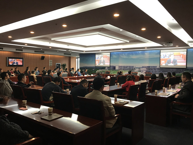 蘇豪控股集團(tuán)總部及各級(jí)子公司分別觀看十九大開(kāi)幕會(huì)