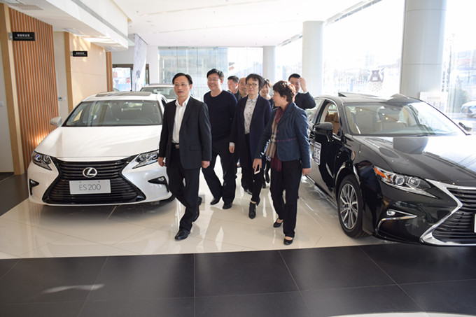 集團(tuán)領(lǐng)導(dǎo)調(diào)研天泓集團(tuán)宿遷片區(qū)4S店