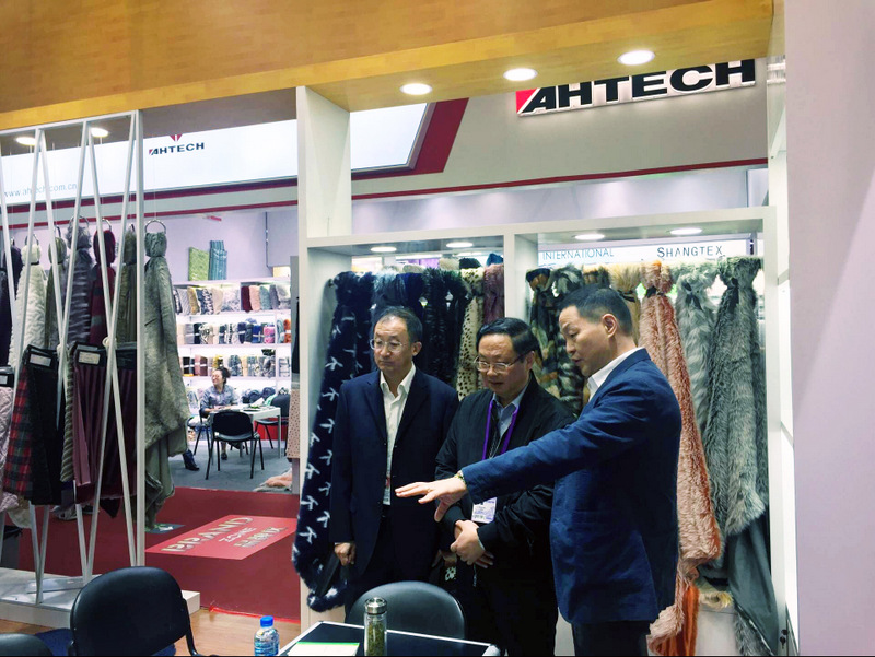 王正喜董事長等集團(tuán)領(lǐng)導(dǎo)考察124屆廣交會