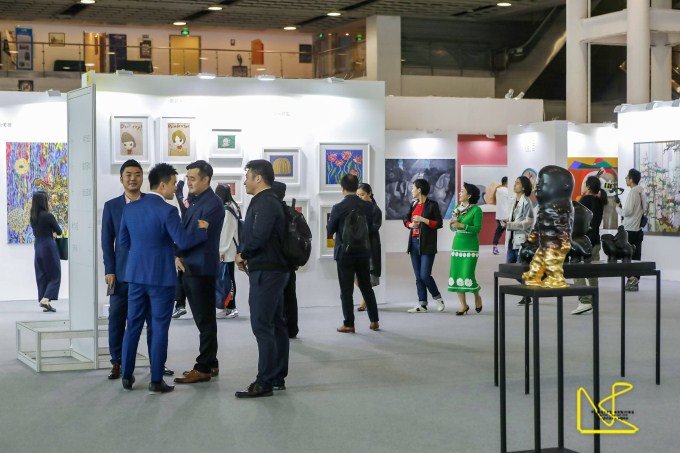 首屆南京揚(yáng)子當(dāng)代藝術(shù)博覽會昨日在寧開幕