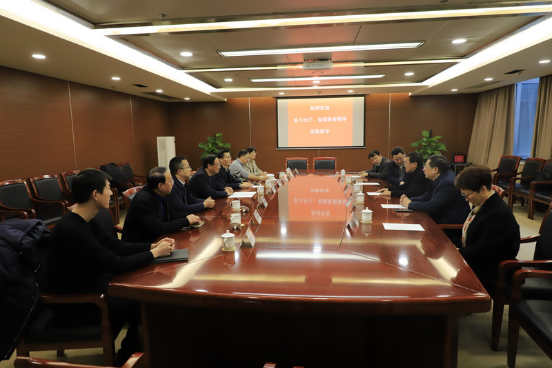 省人社廳領導來蘇豪控股集團慰問新晉“江蘇大工匠”賈仲偉