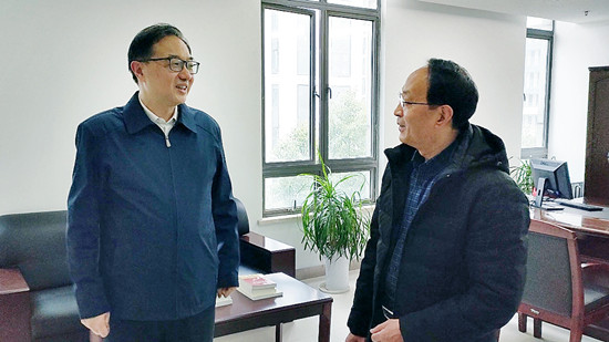 1643507731986524.jpg 03董事長慰問賈仲偉_副本.jpg