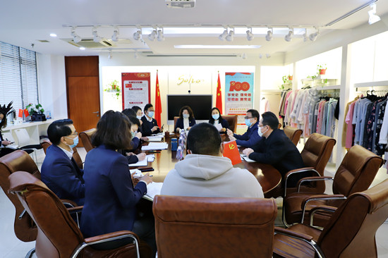 1644979139428700.jpg 周勇董事長調(diào)研技貿(mào)公司_副本.jpg