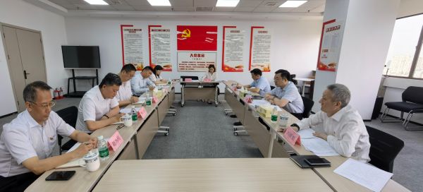 蘇豪控股集團黨委委員、副總裁李明列席旁聽江蘇紙聯(lián)黨支部理論學(xué)習(xí)中心組專題研討會1.jpg